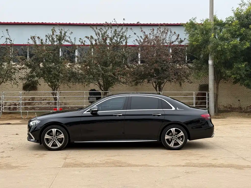 Mercedes-Benz E-Class — миниатюра 3