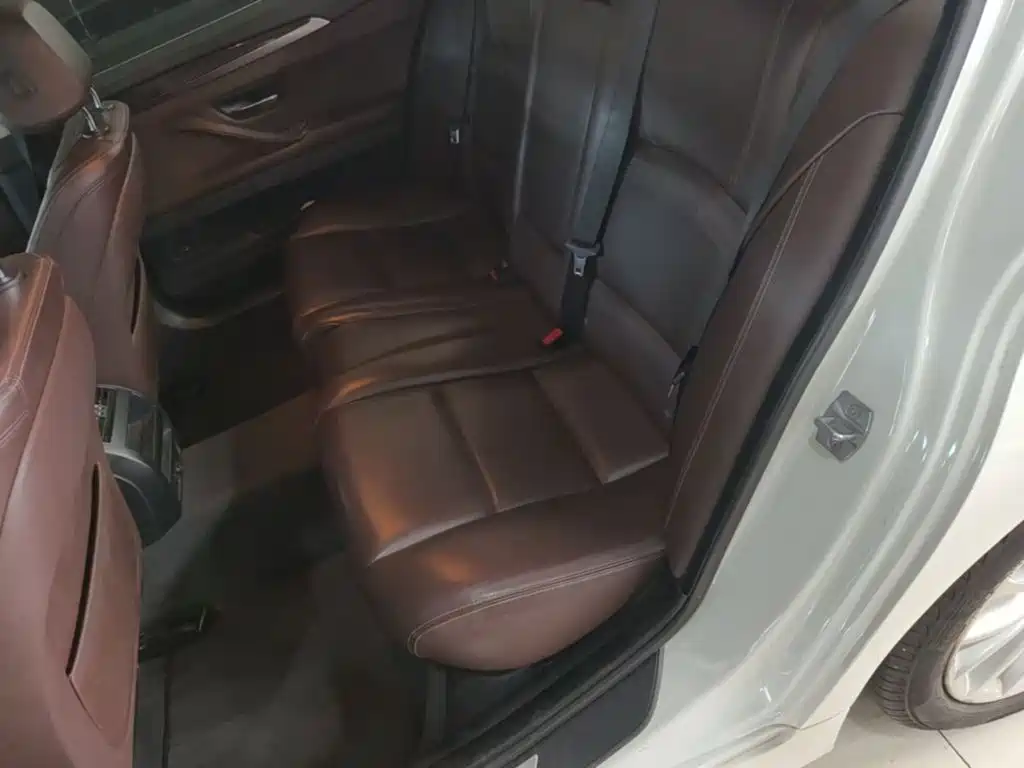 BMW 5 Series — миниатюра 17
