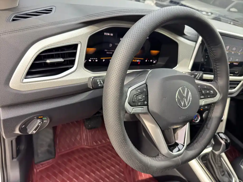 Volkswagen T-Roc 2023 280TSI DSG