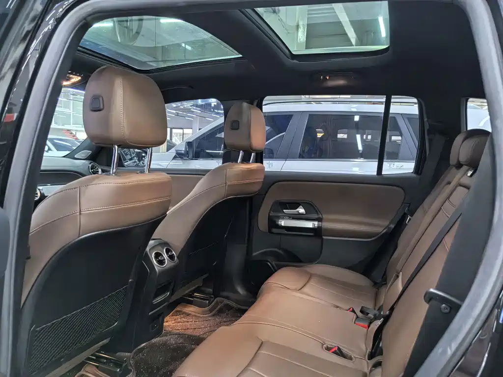 Mercedes-Benz GLB — миниатюра 9