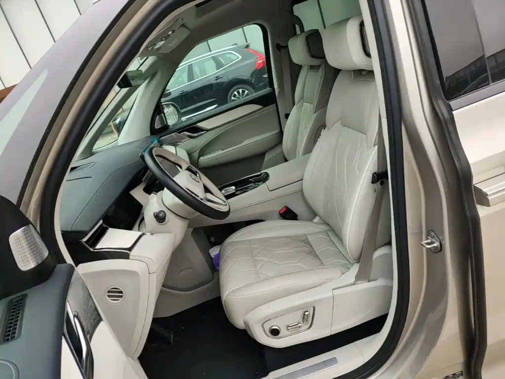 Volvo EM90 — миниатюра 15