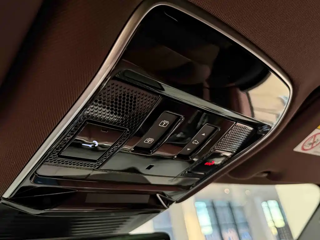 Land Rover Range Rover — миниатюра 8