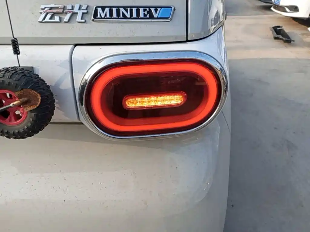 Wuling MINIEV — миниатюра 8
