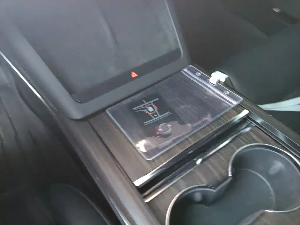 Tesla Model S — миниатюра 17