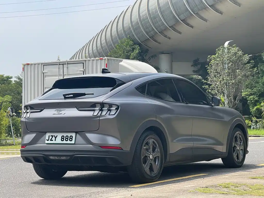 Ford Mustang Mach-E — миниатюра 7