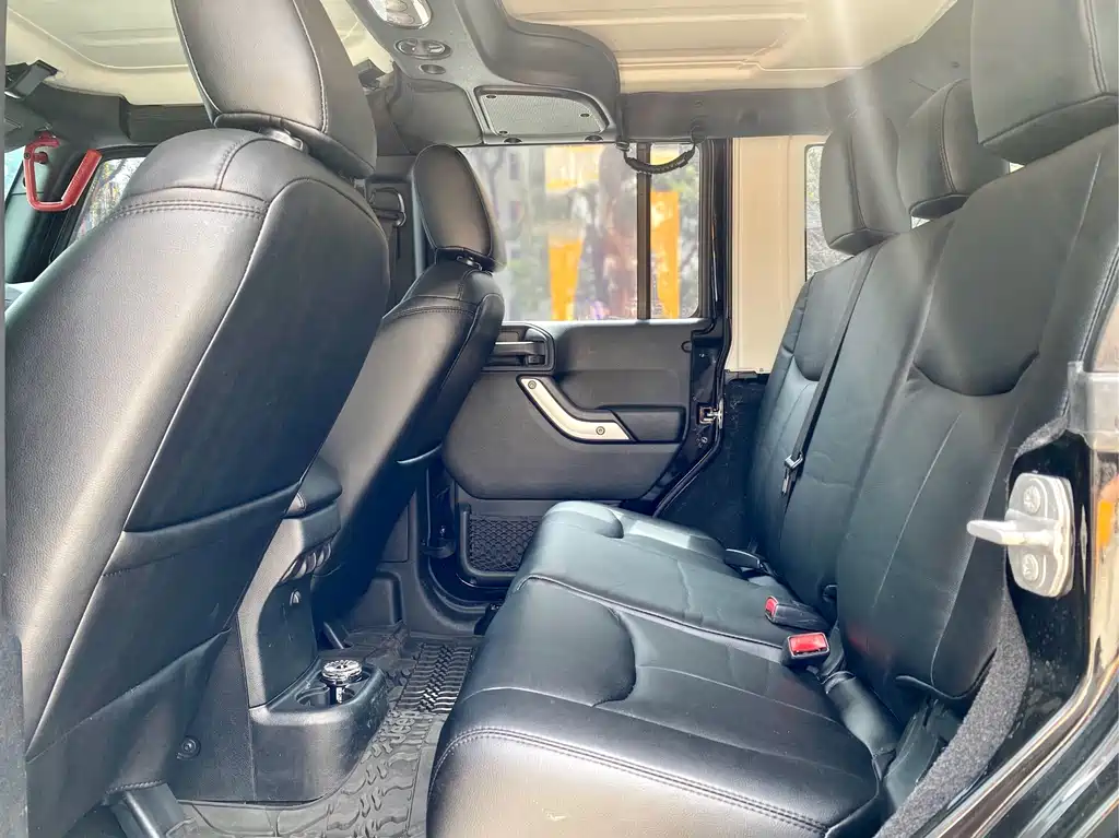 Jeep Wrangler — миниатюра 6