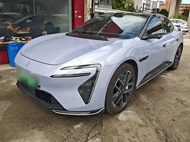 2025 Avatr 06
