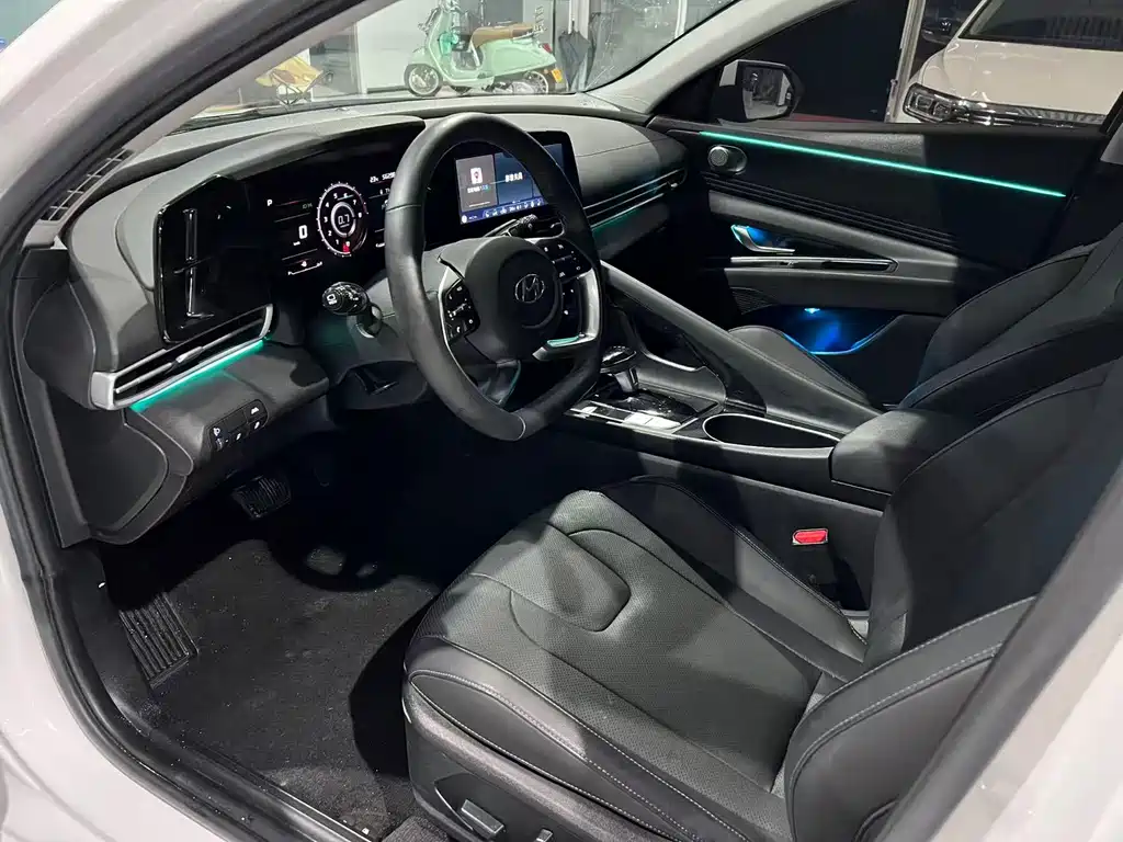 Hyundai Elantra — миниатюра 6