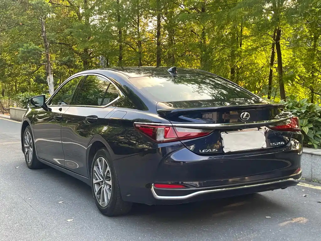 Lexus ES 2023 260