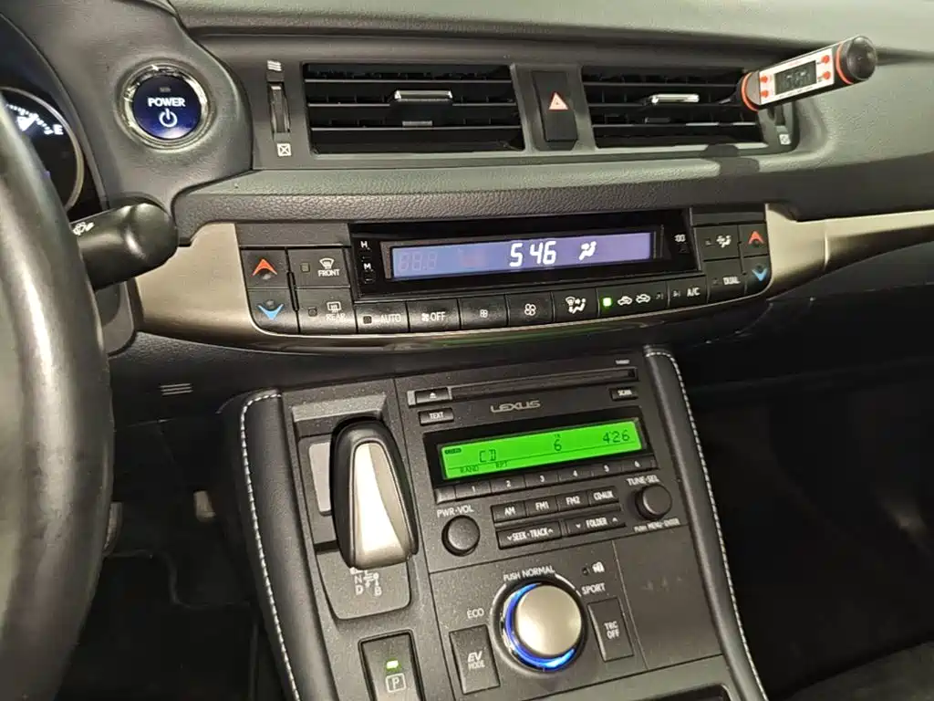 Lexus CT — миниатюра 9