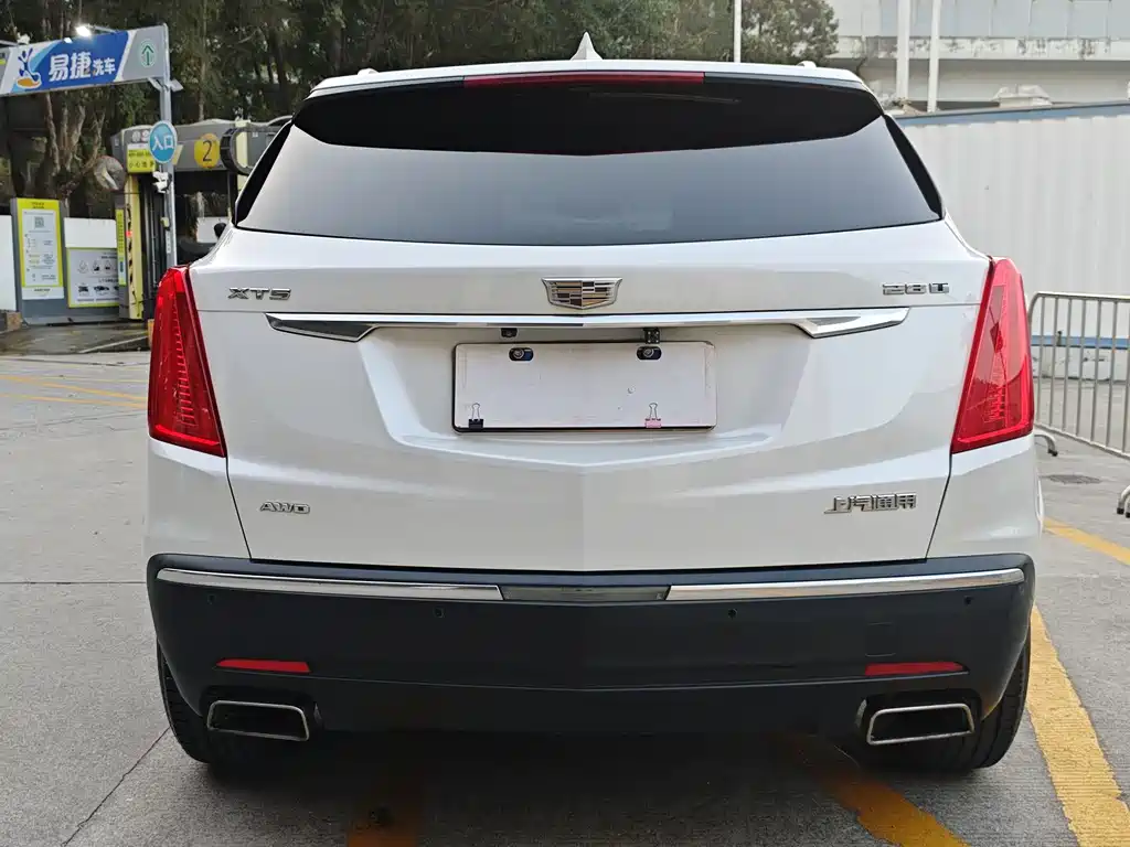 CADILLAC XT5