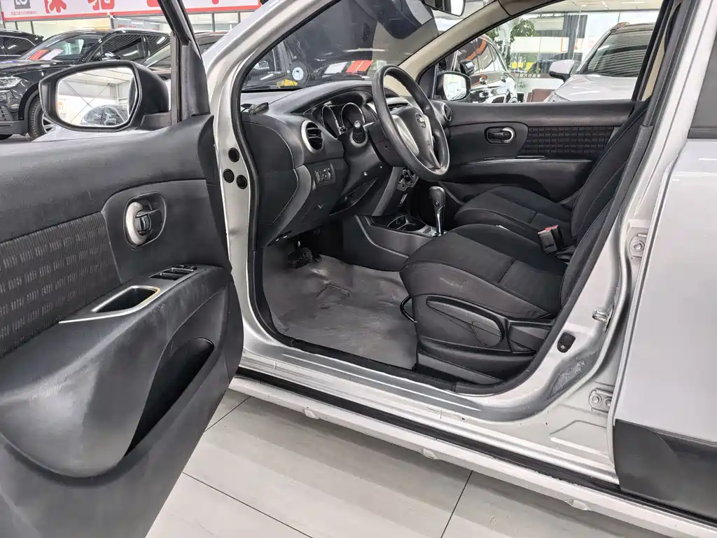 Nissan Livina — миниатюра 4