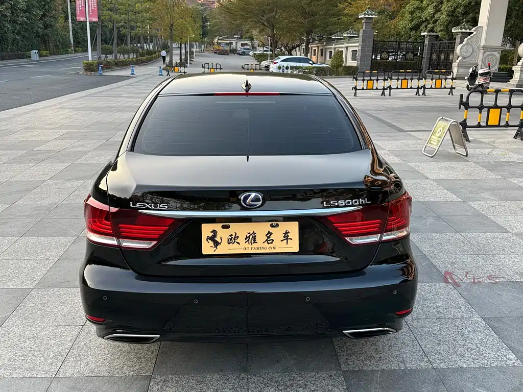 Lexus LS 2014 600hL