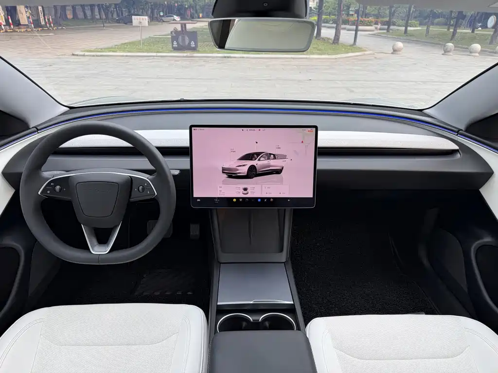 Tesla Model 3 — миниатюра 12