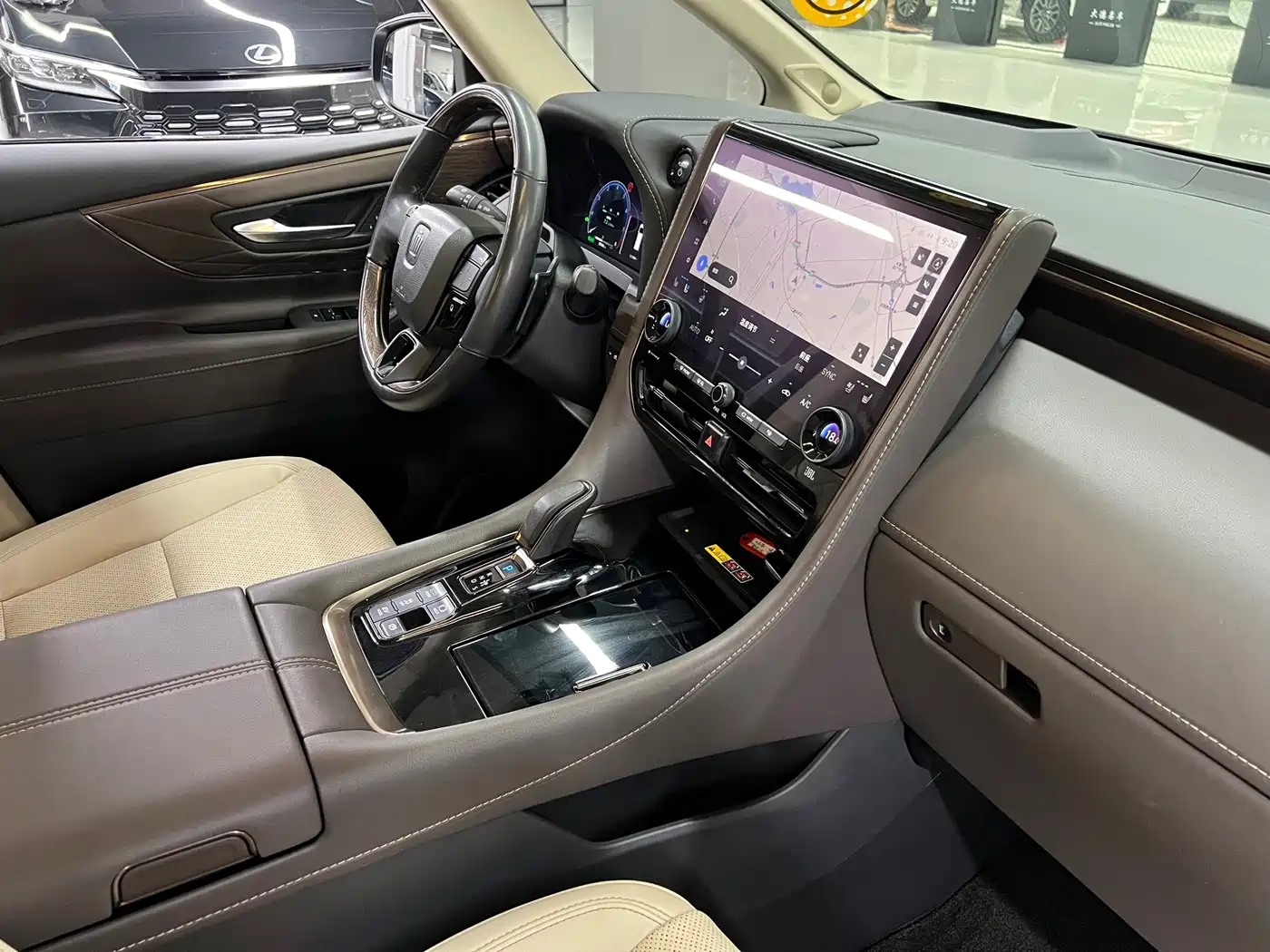 Toyota Vellfire 2023 Черный из Китая