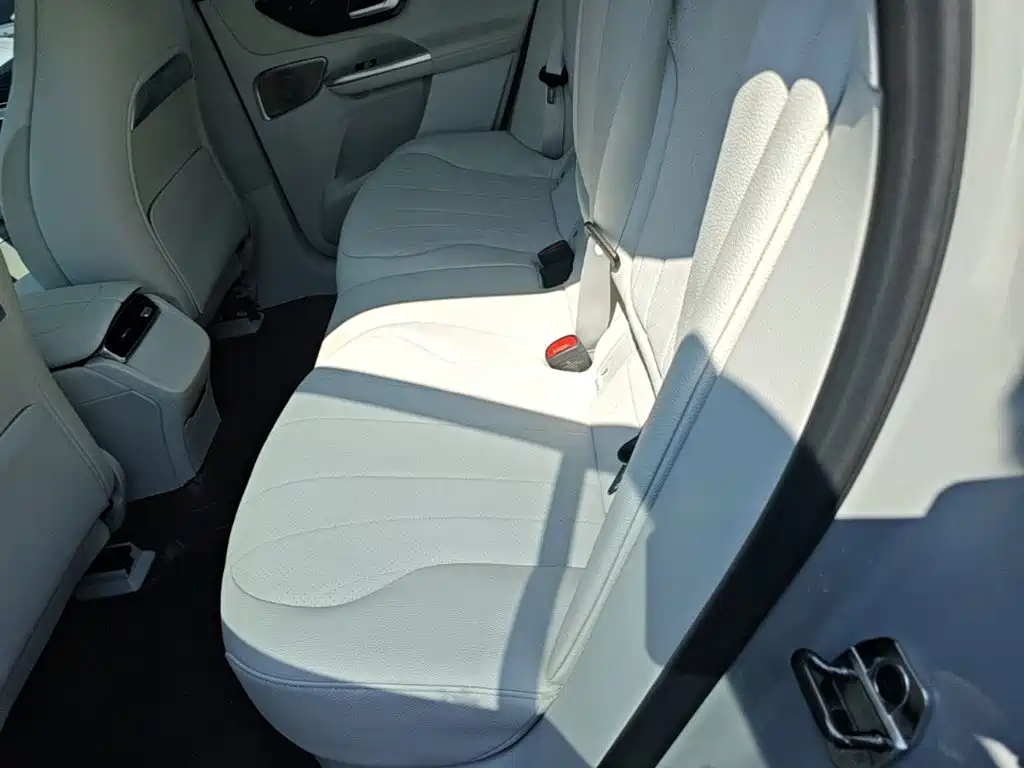 Mercedes-Benz EQE SUV — миниатюра 17