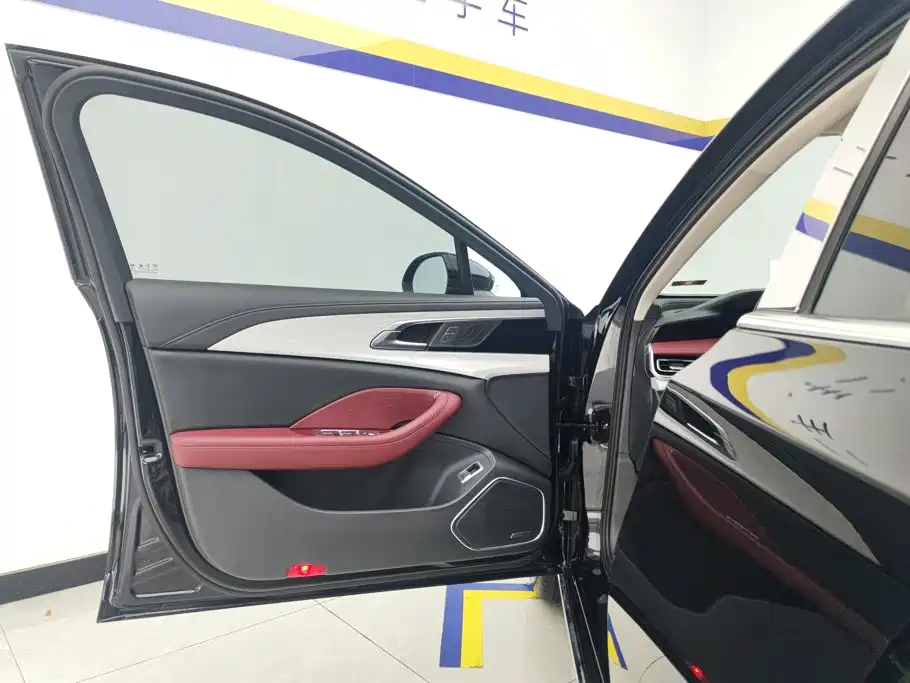 Hongqi Hongqi H5 — миниатюра 7