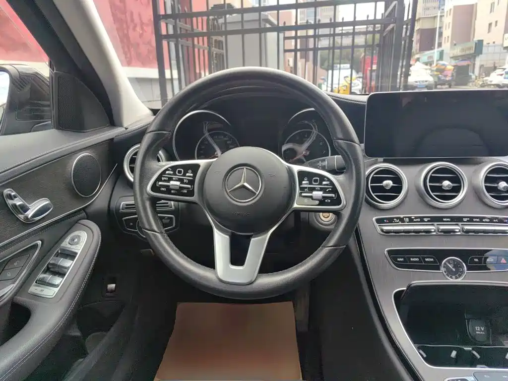 Mercedes-Benz C-Class — миниатюра 6