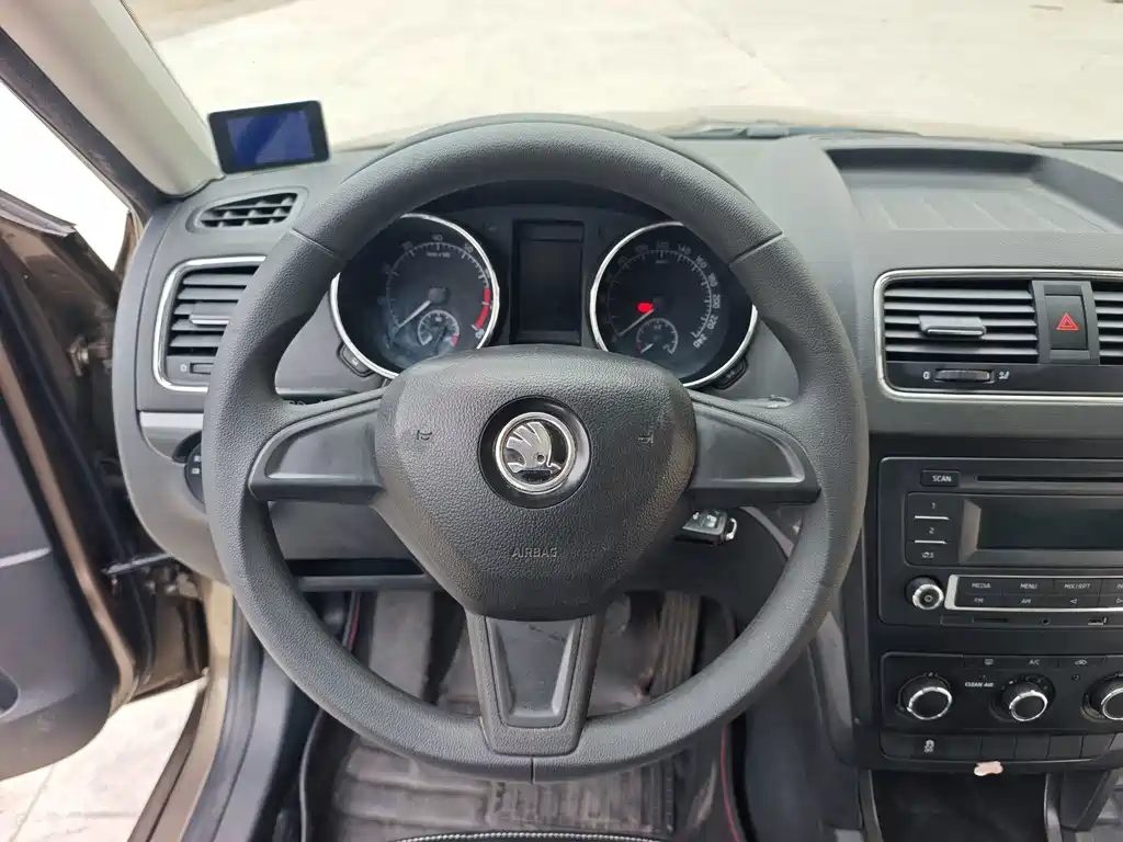 Skoda Yeti — миниатюра 11