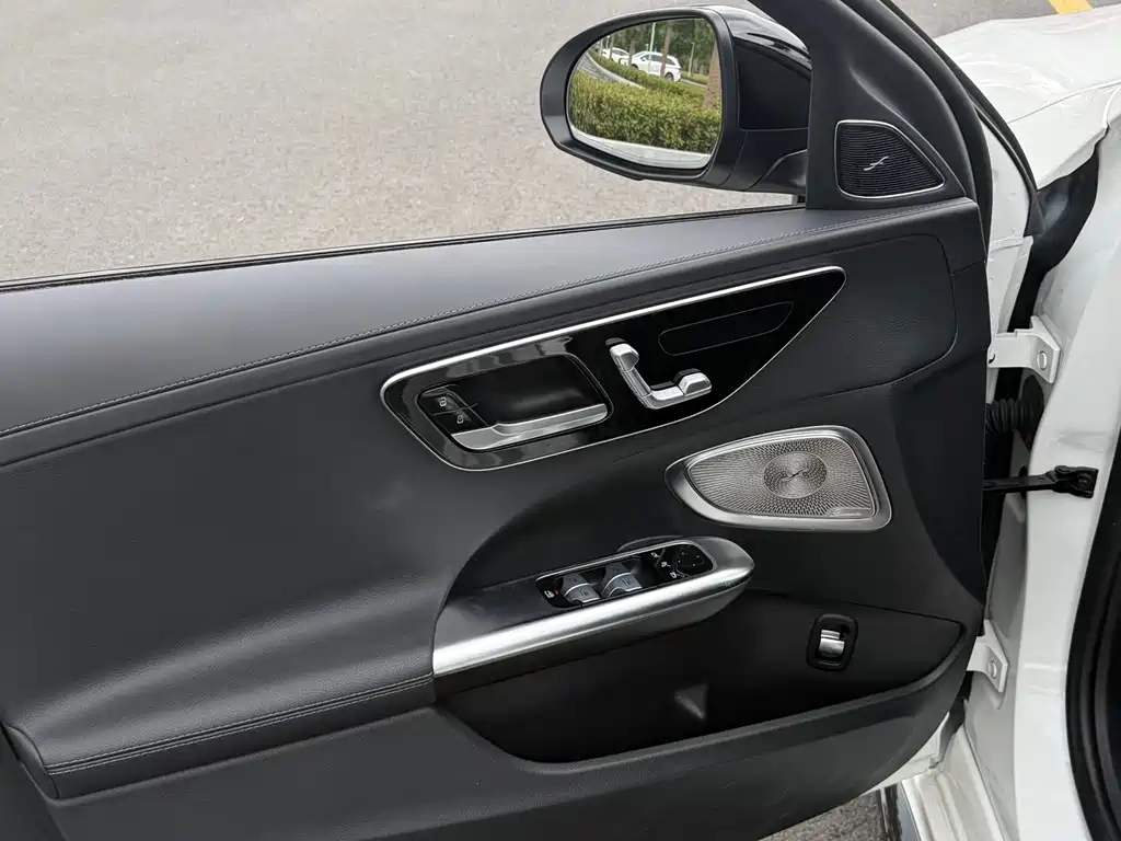 Mercedes-Benz C-Class — миниатюра 5