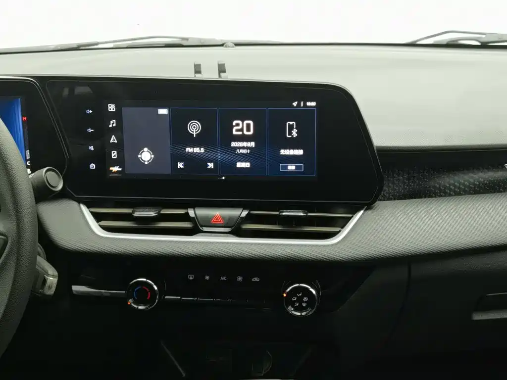 Chevrolet Monza — миниатюра 12