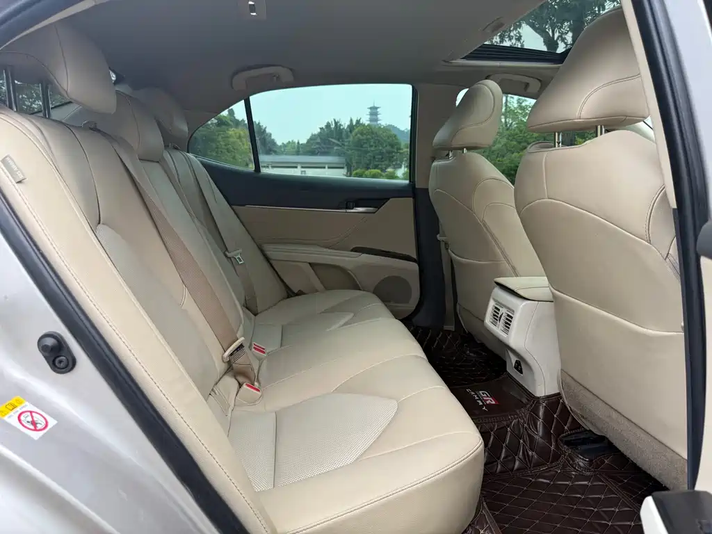 Toyota Camry — миниатюра 11
