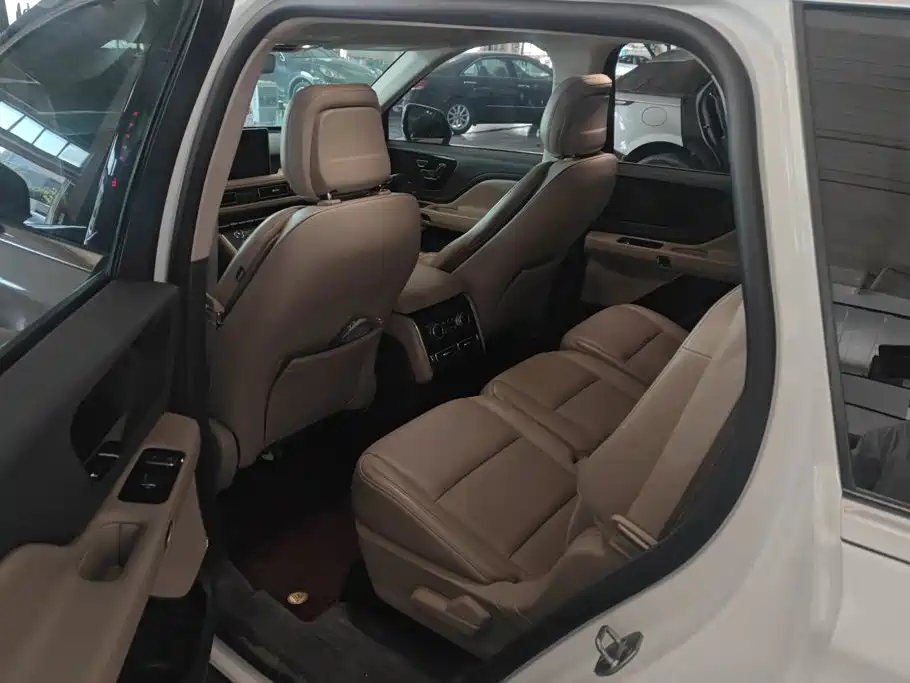 Lincoln Aviator (Import) — миниатюра 11