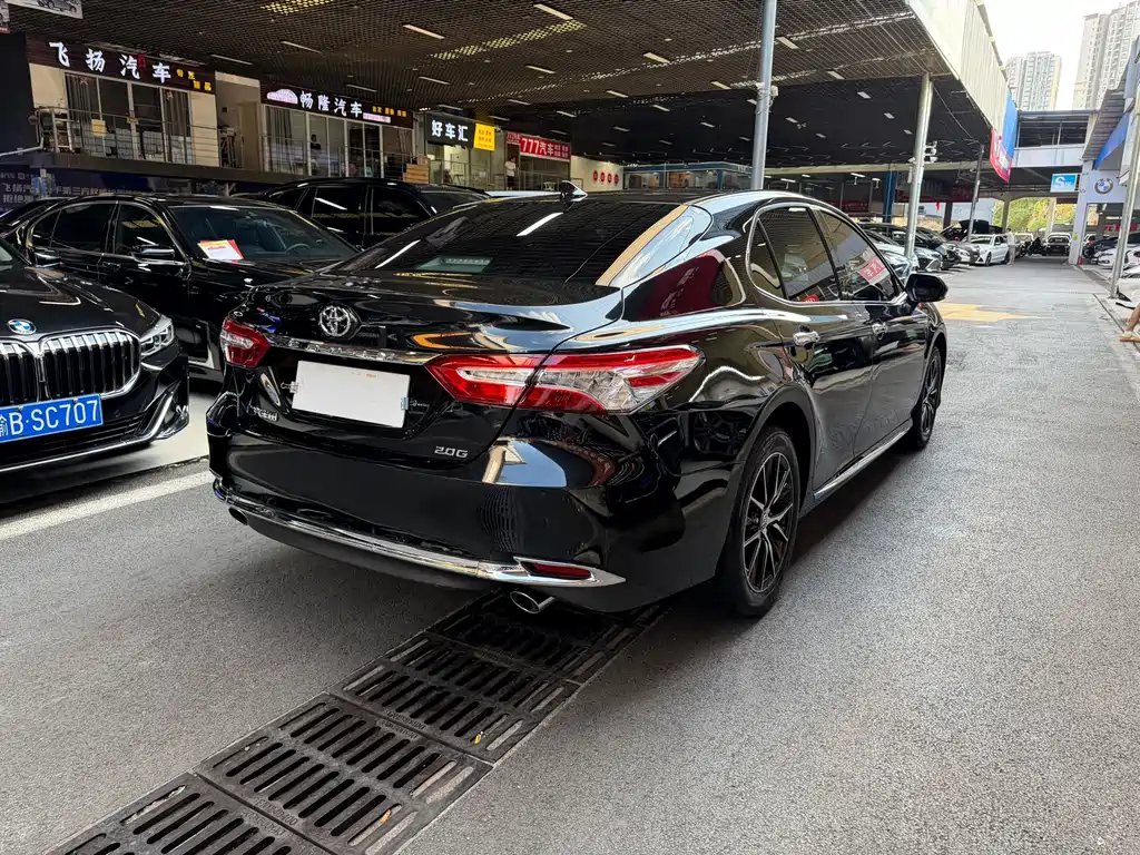 Toyota Camry — миниатюра 5