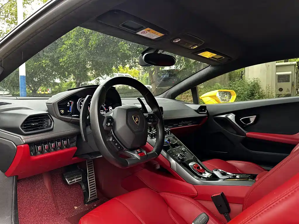 LAMBORGHINI HURACÁN