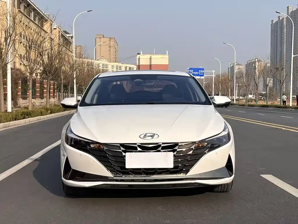 HYUNDAI ELANTRA