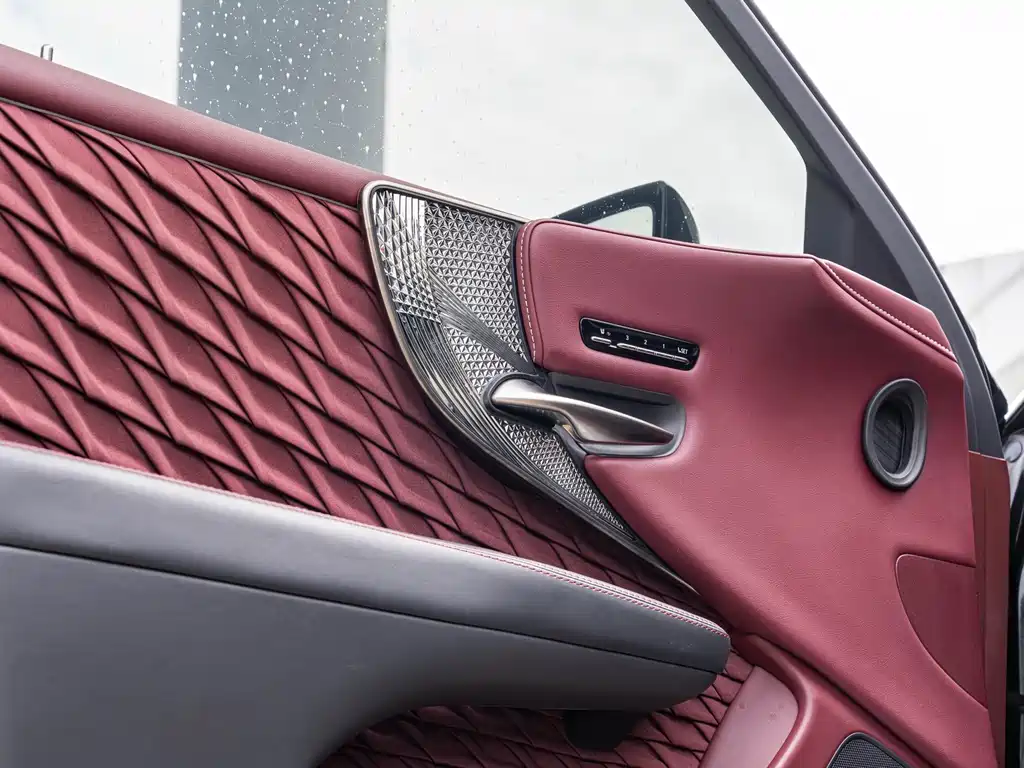 Lexus LS — миниатюра 20