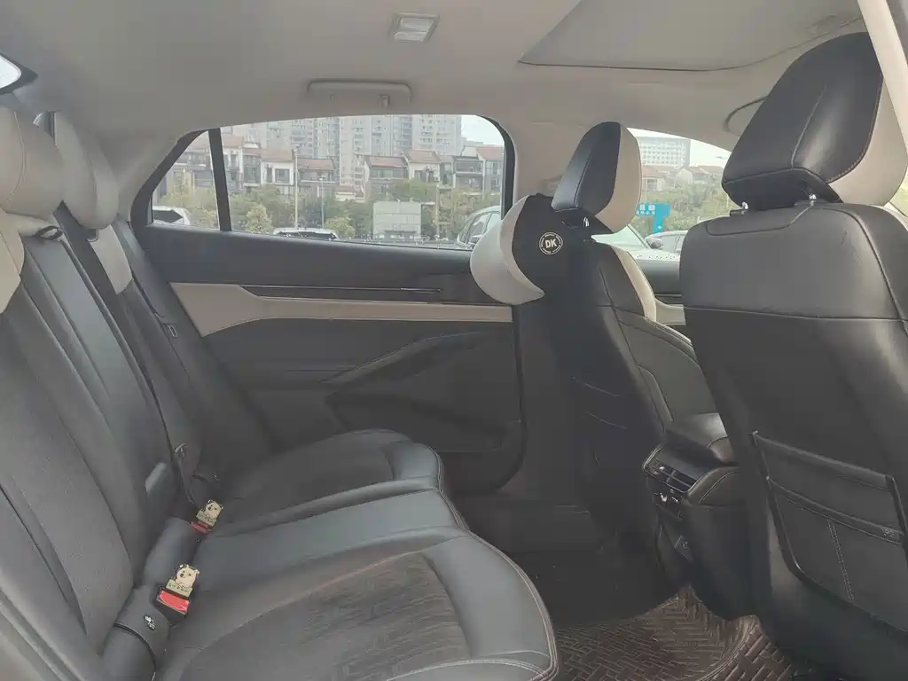 Ford Mondeo — миниатюра 6