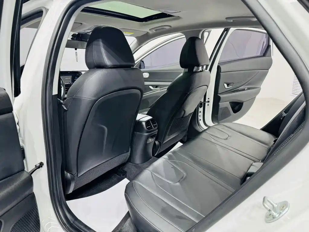 Hyundai Elantra — миниатюра 12