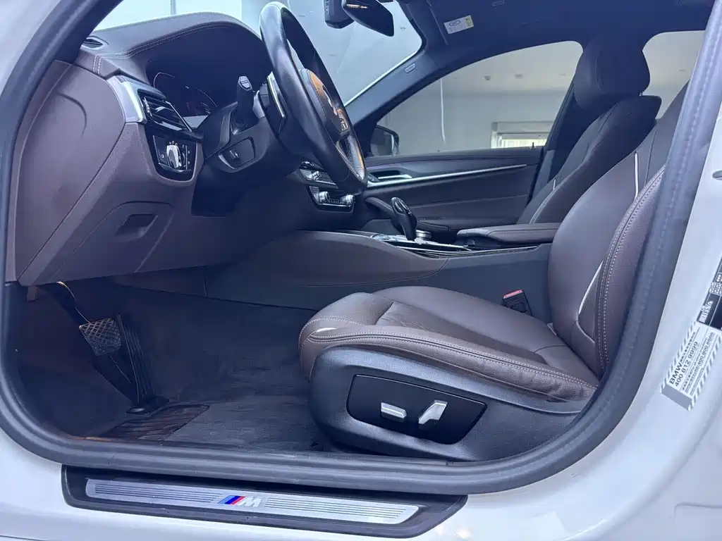 BMW 5 Series — миниатюра 8