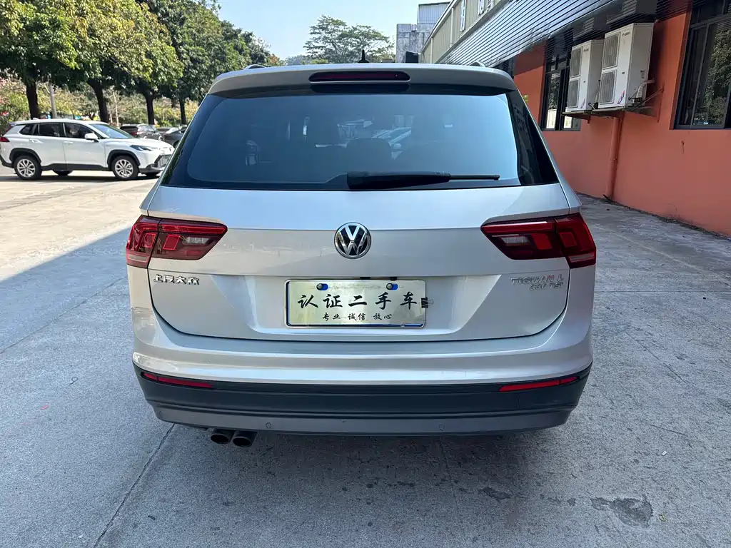 VOLKSWAGEN TIGUAN L