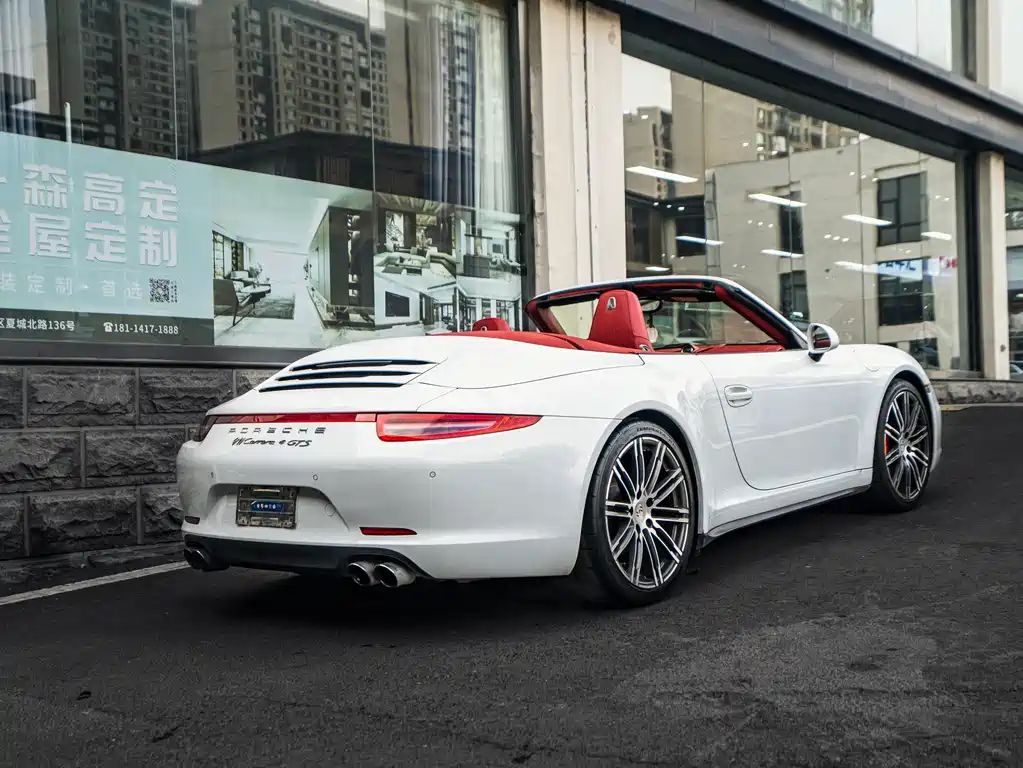 Porsche 911 2015 Carrera 4 Cabriolet 3.4L Style Edition