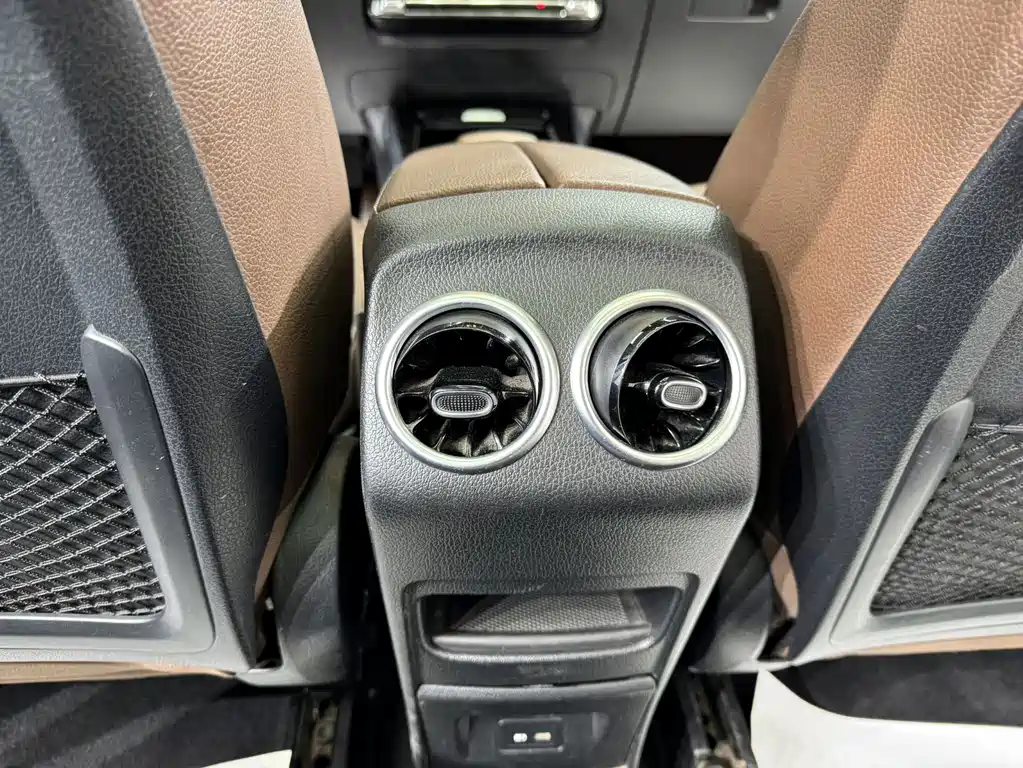 Mercedes-Benz GLB — миниатюра 12