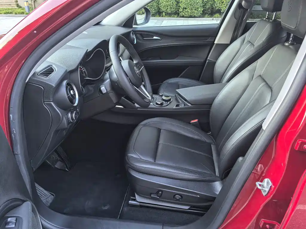 Alfa Romeo Stelvio — миниатюра 24