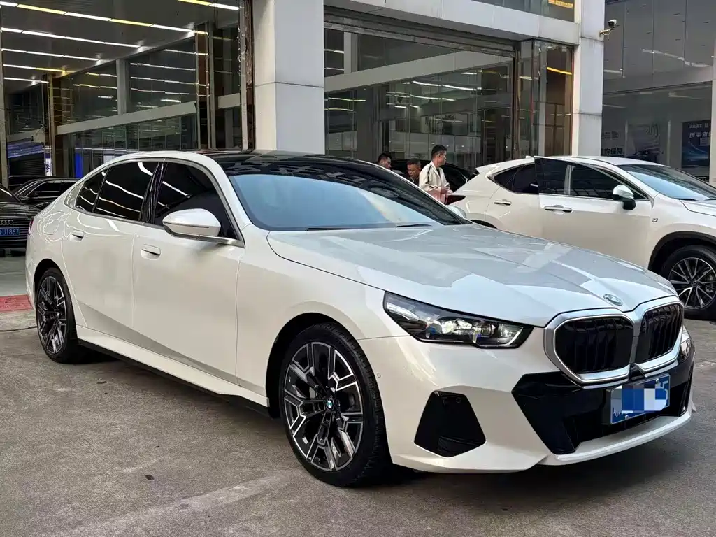 BMW 5 SERIES