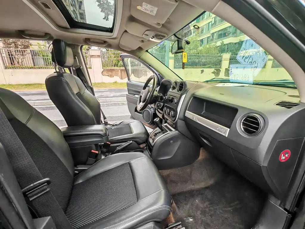 Jeep Compass (Import) — миниатюра 13