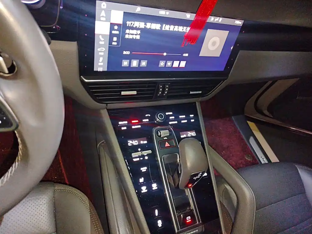 Porsche Cayenne — миниатюра 14
