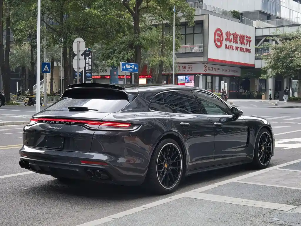 PORSCHE PANAMERA