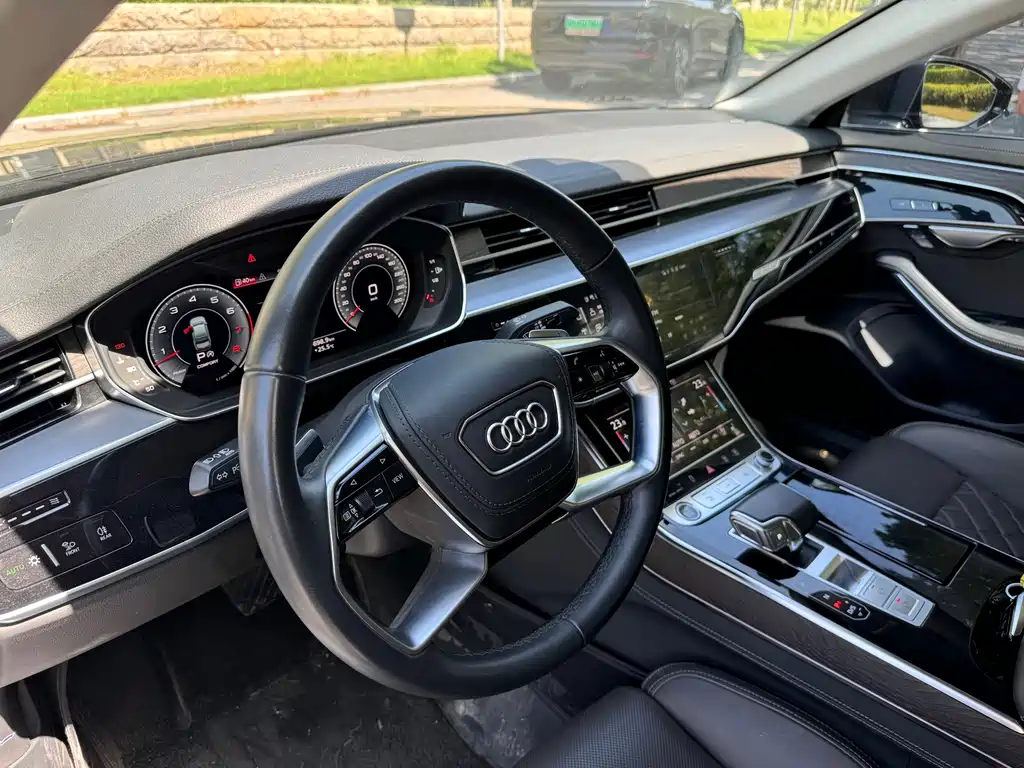 AUDI A8