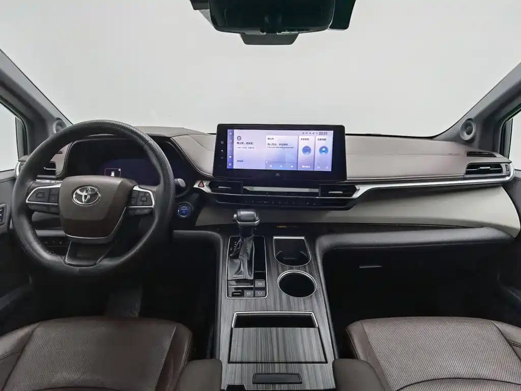 Toyota Granvia — миниатюра 5