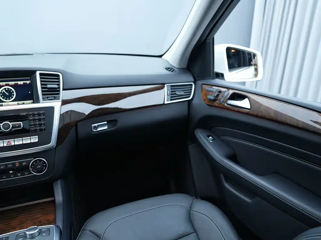 Mercedes-Benz M-Class — миниатюра 16