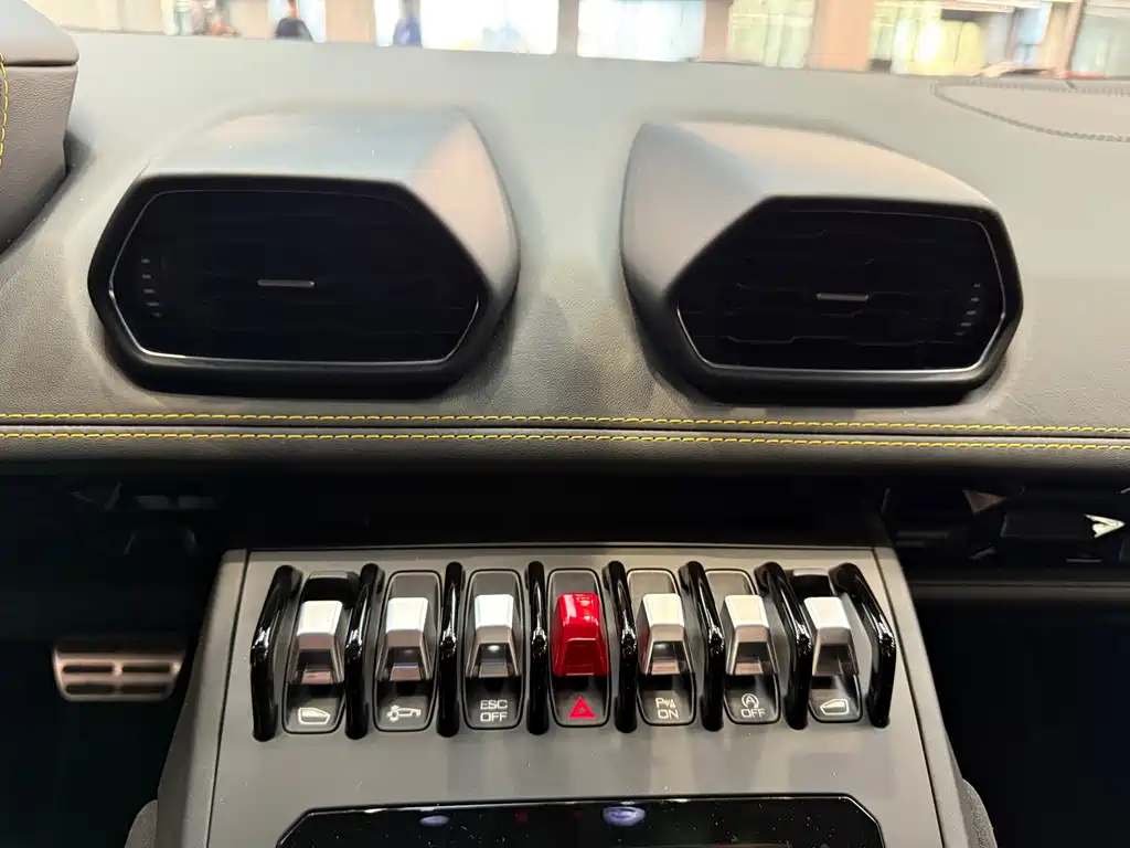 LAMBORGHINI HURACÁN