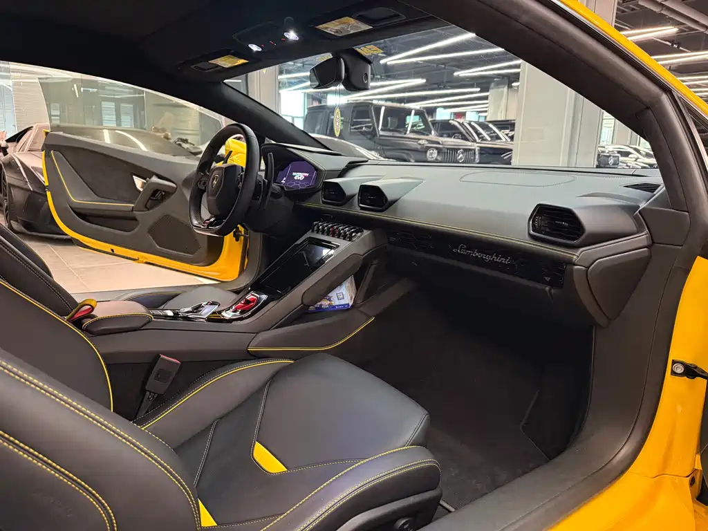 LAMBORGHINI HURACÁN