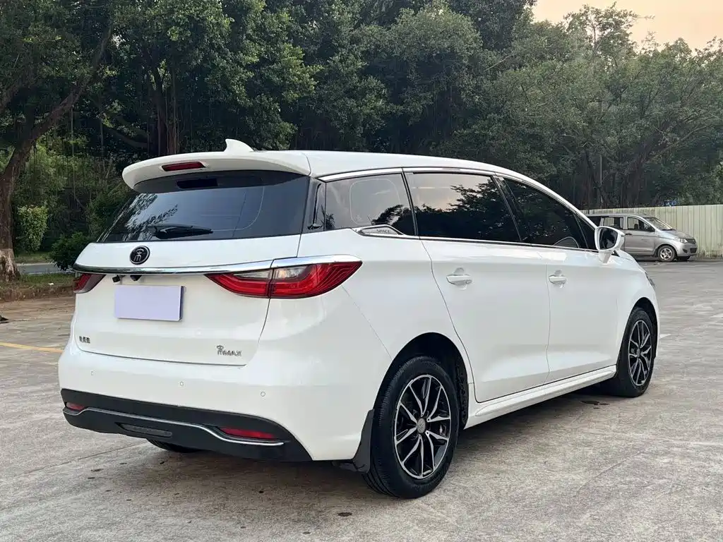 BYD MAX — миниатюра 7