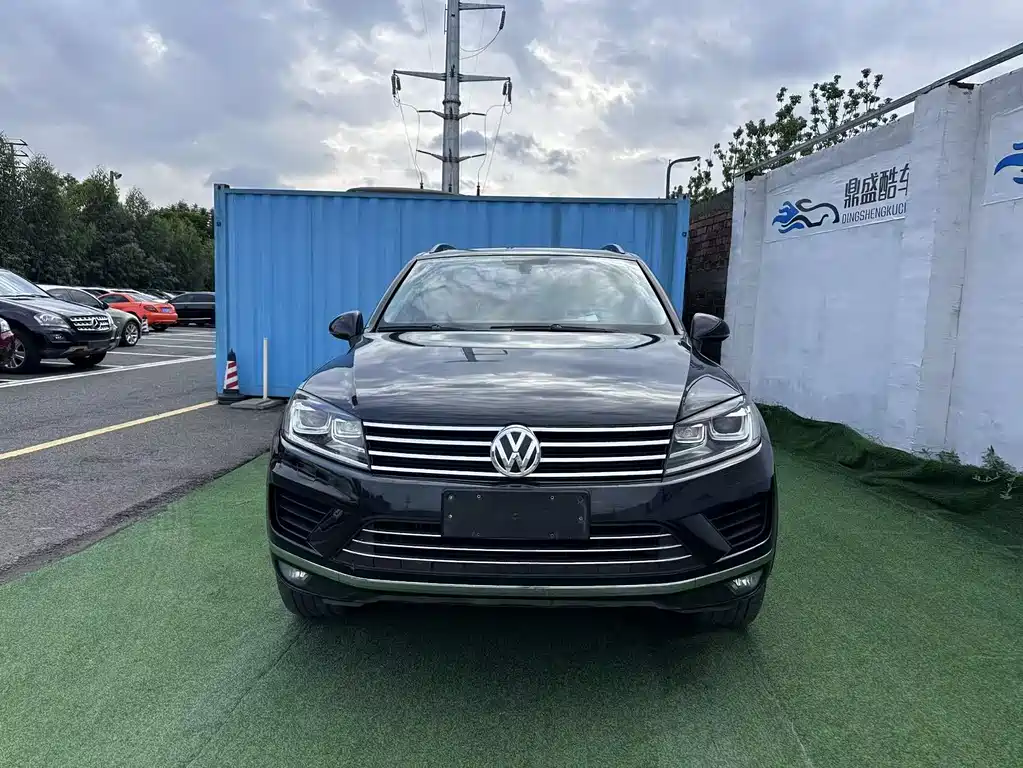 VOLKSWAGEN TOUAREG