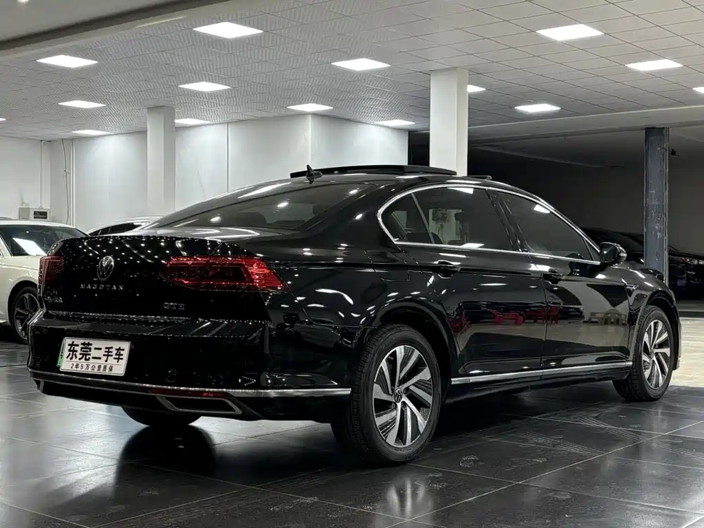 Volkswagen Magotan PHEV — миниатюра 12